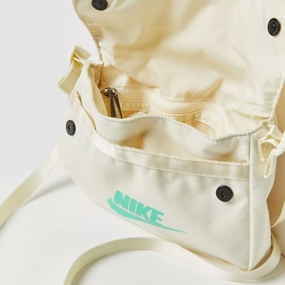 Nike Sportswear Revel Futura 365 Crossbody Bag - Picture 7 of 7
